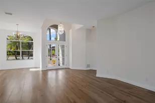7111 41st Ln E, Sarasota, FL 34243 - Photo 2