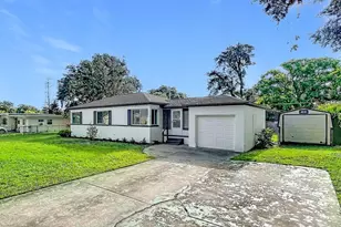 2437 S Myrtle Ave, Sanford, FL 32771 - Photo 2