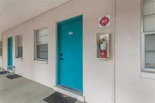 555 62nd St S, Saint Petersburg, FL 33707 - Photo 1