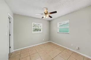10410 N 27th St, Tampa, FL 33612 - Photo 16
