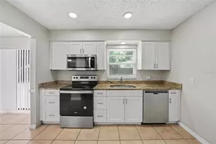 10410 N 27th St, Tampa, FL 33612 - Photo 10