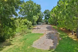 2590 Lk Mnr Dr, Land O Lakes, FL 34639 - Photo 36