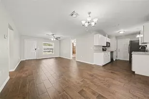 450 Park Glen Dr, Tavares, FL 32778 - Photo 2