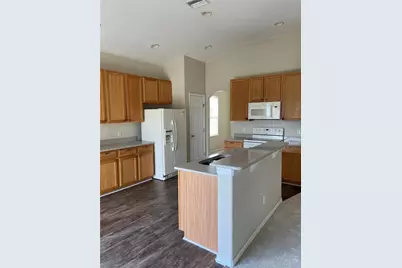 213 E Towerview Drive E, Haines City, FL 33844 - Photo 4