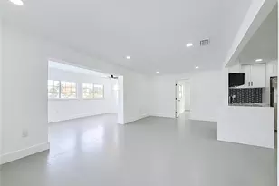 720 Capri Blvd, Saint Petersburg, FL 33706 - Photo 14