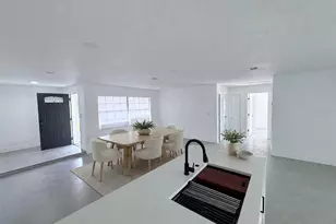 720 Capri Blvd, Saint Petersburg, FL 33706 - Photo 8