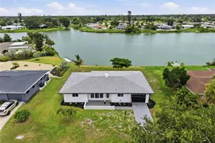 412 W Shade Dr, Venice, FL 34293 - Photo 2