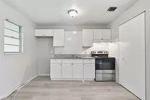 2151 S Ivey Ln, Orlando, FL 32811 - Photo 14