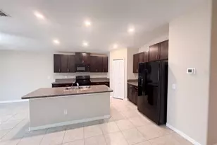 39693 Harvest Creek Ln, Zephyrhills, FL 33540 - Photo 2