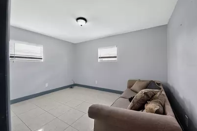 5005 Stolls Avenue, Tampa, FL 33615 - Photo 8