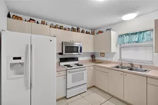 1630 Tampico Pl, Lady Lake, FL 32159 - Photo 20
