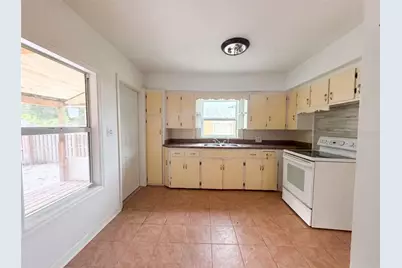 2231 9th Avenue W, Bradenton, FL 34205 - Photo 2