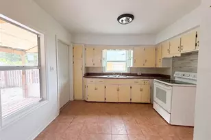 2231 9th Ave W, Bradenton, FL 34205 - Photo 2