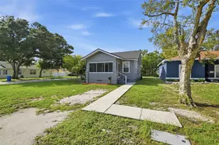 3745 S 16th Ave S, Saint Petersburg, FL 33711 - Photo 2