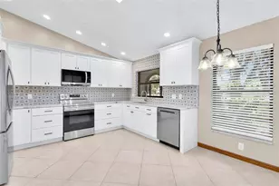 2805 Lake Tohopekaliga Blvd, Kissimmee, FL 34746 - Photo 2