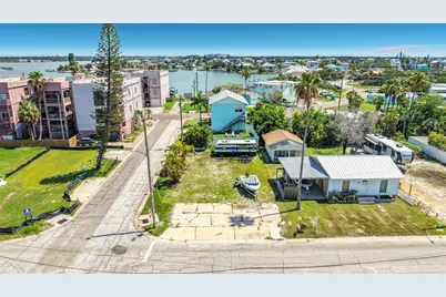 14065 Palm St, Madeira Beach, FL 33708 - Photo 12