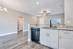 8833 Hampshire Dr, Sebring, FL 33876 - Photo 12