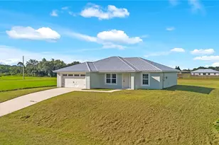 8833 Hampshire Dr, Sebring, FL 33876 - Photo 2