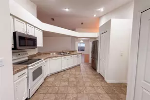 6941 Crown Lake Dr, Gibsonton, FL 33534 - Photo 2