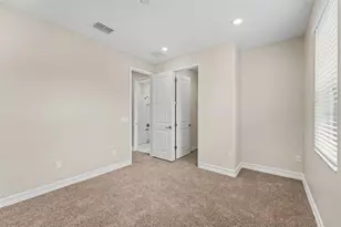 5150 San Martino Dr, Wesley Chapel, FL 33543 - Photo 8