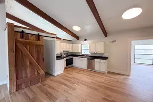 925 Park Pl, Deland, FL 32720 - Photo 2