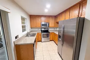 112 Coquina Bay Drive, Saint Petersburg, FL 33705 - Photo 6
