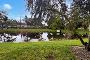 112 Coquina Bay Drive, Saint Petersburg, FL 33705 - Photo 32