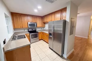112 Coquina Bay Drive, Saint Petersburg, FL 33705 - Photo 2