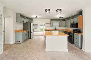 766 41st Ave NE, Saint Petersburg, FL 33703 - Photo 8
