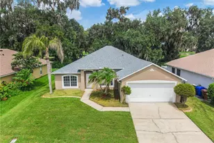 2106 The Oaks Blvd, Kissimmee, FL 34746 - Photo 2