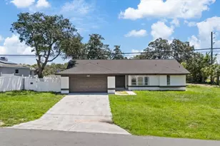 120 Fountain Ct, Spring Hill, FL 34606 - Photo 2