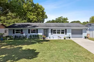 27821 Lois Dr, Tavares, FL 32778 - Photo 4