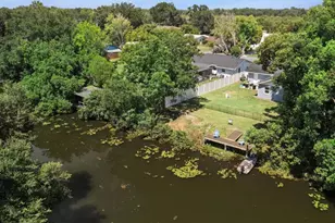 27821 Lois Dr, Tavares, FL 32778 - Photo 2