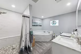 27821 Lois Dr, Tavares, FL 32778 - Photo 20
