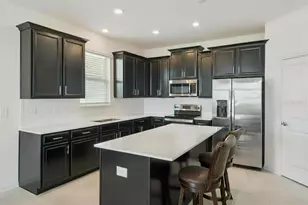 822 Kapi Dr, Groveland, FL 34736 - Photo 4