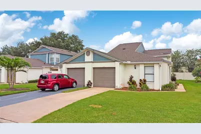 112 Lakepointe Circle, Kissimmee, FL 34743 - Photo 2