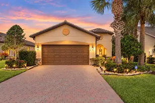 218 SE Longview Dr, Port Saint Lucie, FL 34984 - Photo 2