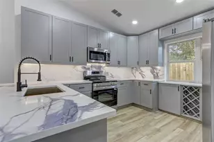 7711 Lakeside Woods Dr, Orlando, FL 32810 - Photo 14