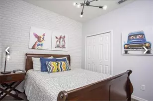 1050 Las Fuentes Dr, Kissimmee, FL 34746 - Photo 12
