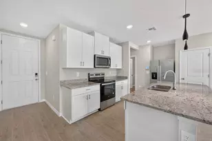 7630 Intrepid Rd, Wesley Chapel, FL 33545 - Photo 8
