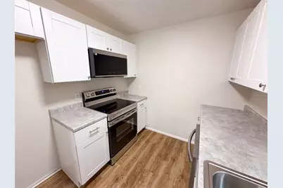 8310 Rolling Log Drive, Orlando, FL 32817 - Photo 2