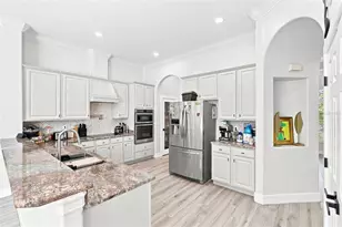 7746 Debeaubien Dr, Orlando, FL 32835 - Photo 10