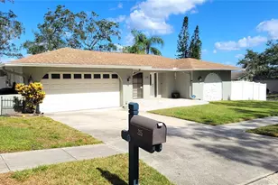 215 Meadowcross Dr, Safety Harbor, FL 34695 - Photo 2