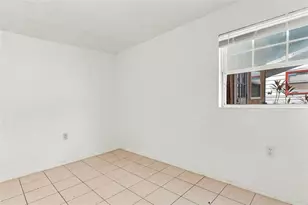 1672 10th St, Sarasota, FL 34236 - Photo 10