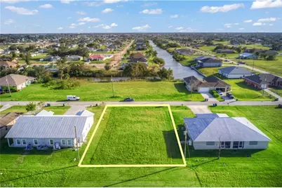 833 NE 15th Lane, Cape Coral, FL 33909 - Photo 2
