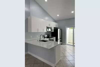 7357 Spring Villas Cir, Orlando, FL 32819 - Photo 6