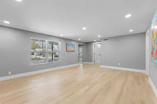 3926 Helena St NE, Saint Petersburg, FL 33703 - Photo 12
