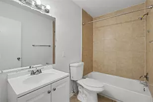 5585 Atlantic Ave N, Saint Petersburg, FL 33703 - Photo 12
