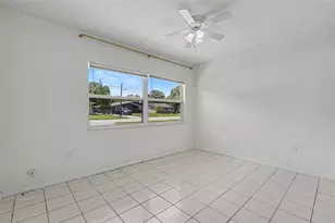 5585 Atlantic Ave N, Saint Petersburg, FL 33703 - Photo 8