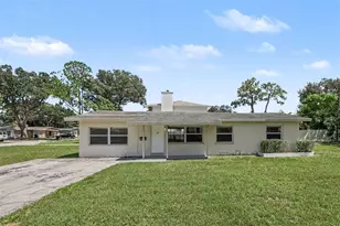 5585 Atlantic Ave N, Saint Petersburg, FL 33703 - Photo 1